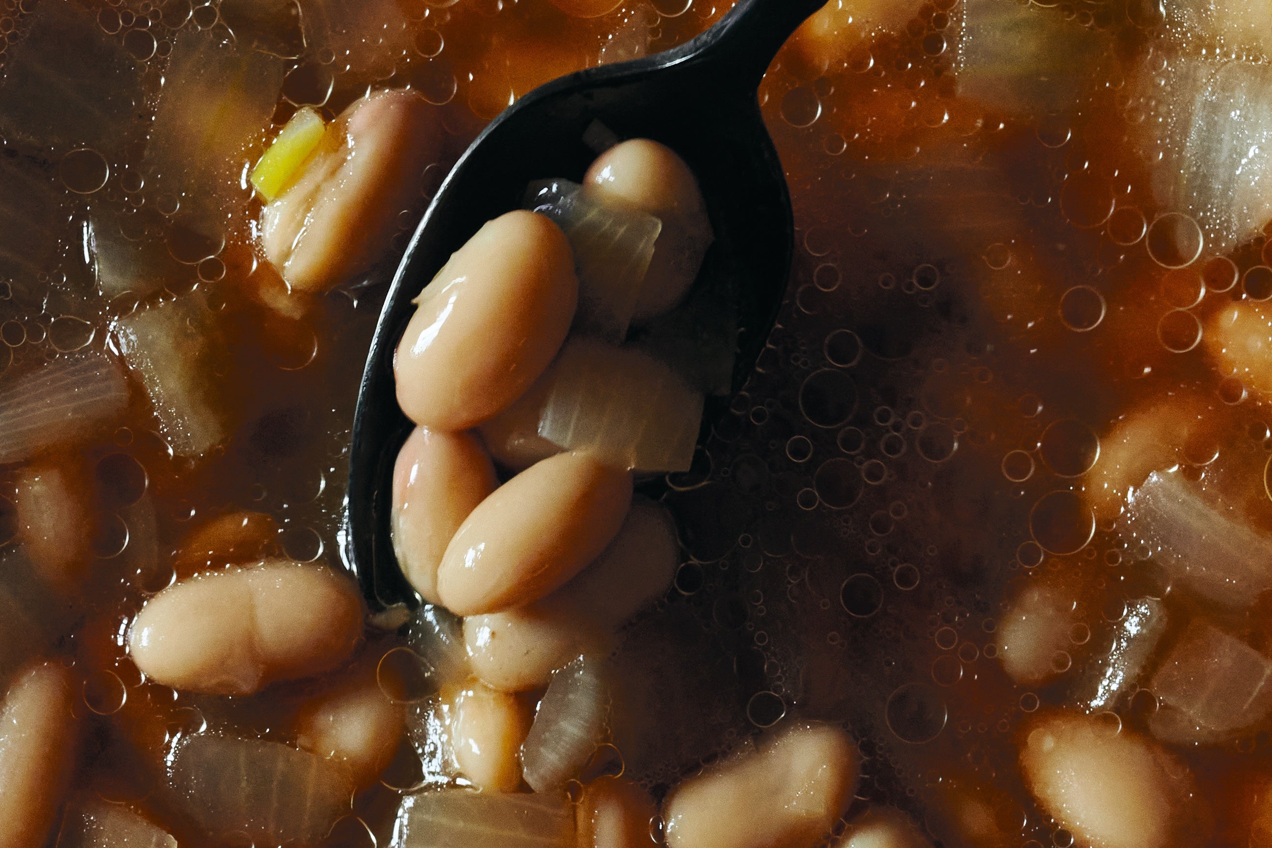 Garlicky White Soup Beans