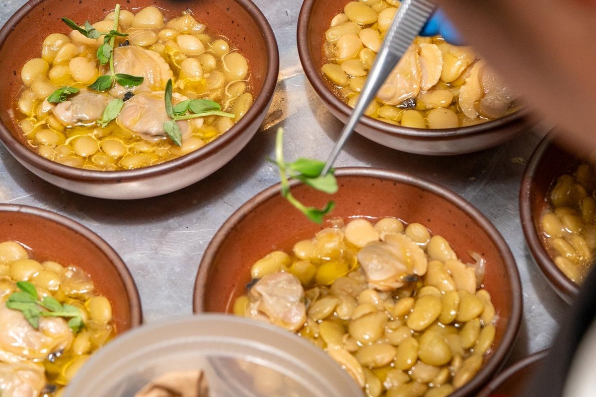 Verdinas with Clams (Spanish-Style Baby Lima Beans with Clams) - Rancho Gordo