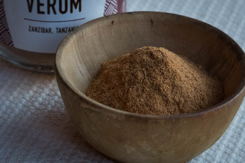 In a brown bowl there's the Cinnamon Verum with the bottle behind